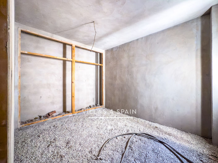 Image No.35-8 Bed Townhouse for sale