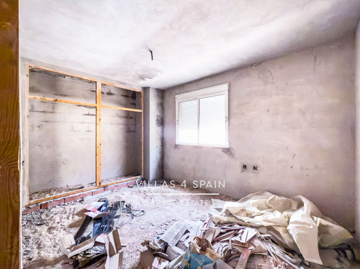 Image No.36-8 Bed Townhouse for sale