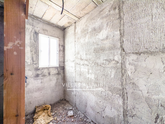 Image No.37-8 Bed Townhouse for sale