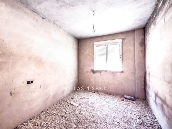 Image No.40-8 Bed Townhouse for sale