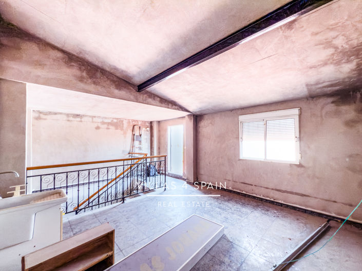 Image No.47-8 Bed Townhouse for sale