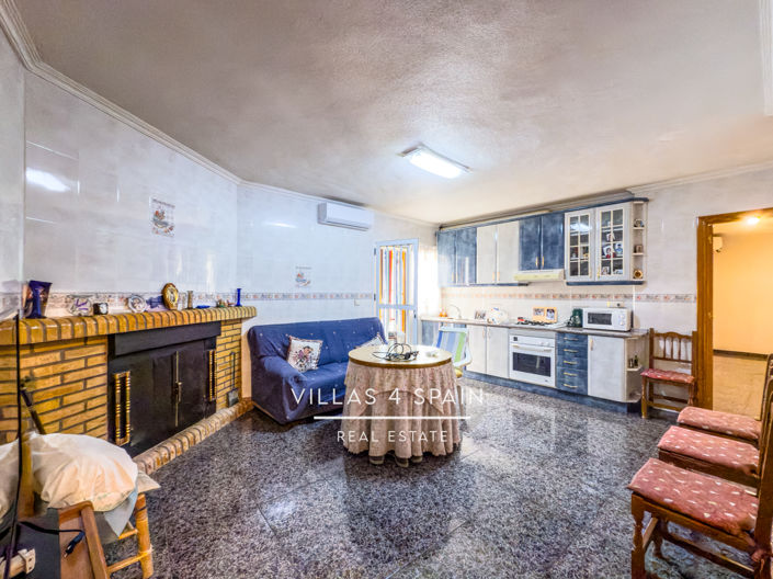 Image No.10-8 Bed Townhouse for sale