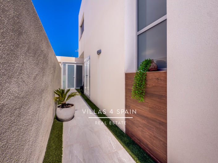 Image No.53-3 Bed Villa for sale