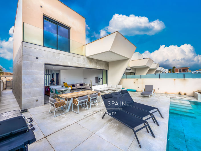 Image No.20-4 Bed Villa for sale