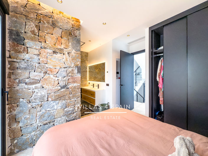 Image No.30-4 Bed Villa for sale