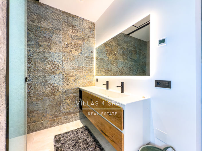 Image No.32-4 Bed Villa for sale