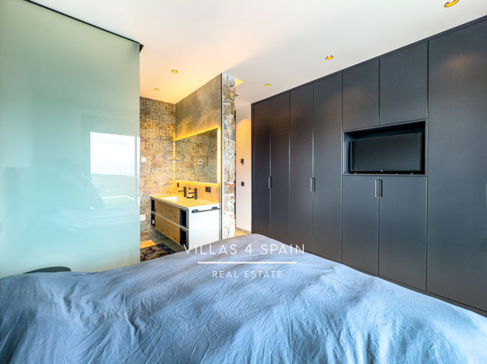 Image No.37-4 Bed Villa for sale