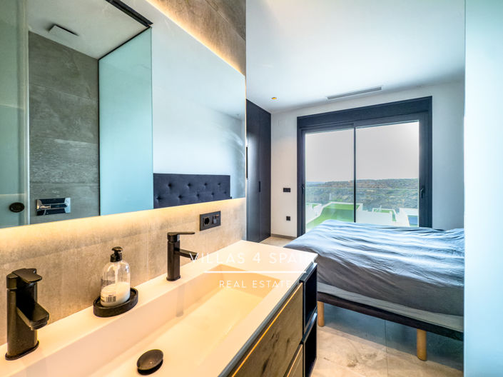 Image No.38-4 Bed Villa for sale