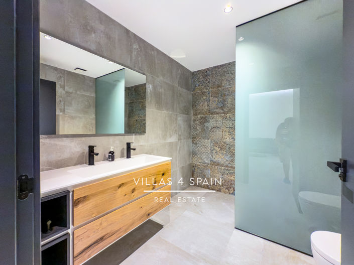 Image No.52-4 Bed Villa for sale