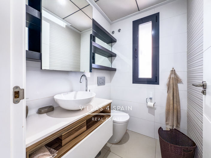 Image No.17-3 Bed Property for sale