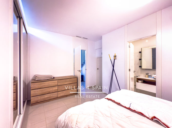 Image No.23-3 Bed Property for sale