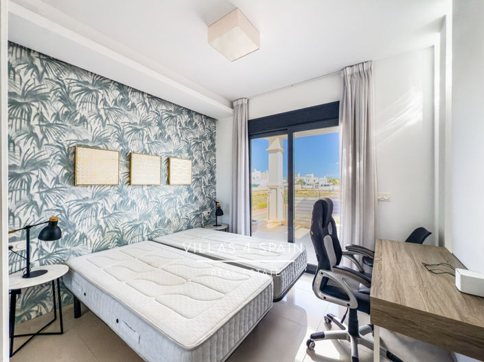 Image No.25-3 Bed Property for sale