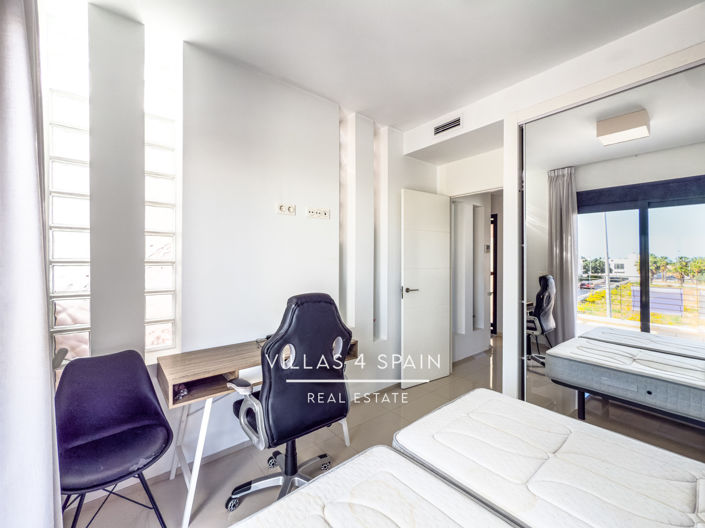 Image No.27-3 Bed Property for sale