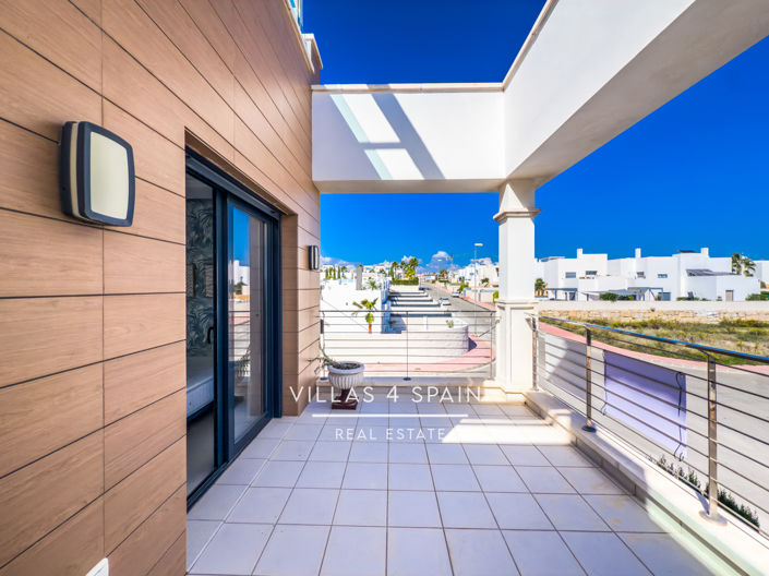 Image No.29-3 Bed Property for sale