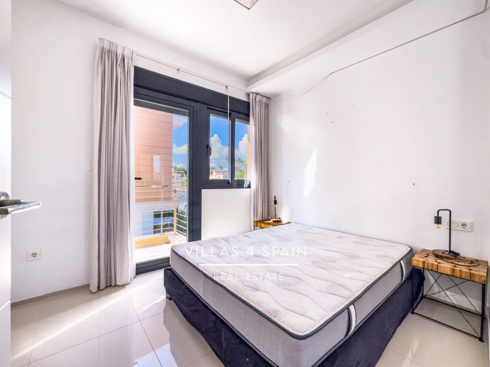 Image No.36-3 Bed Property for sale