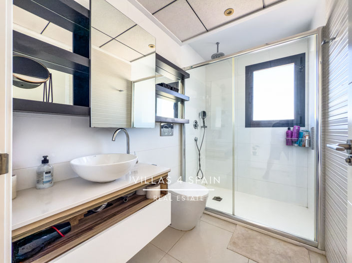 Image No.40-3 Bed Property for sale