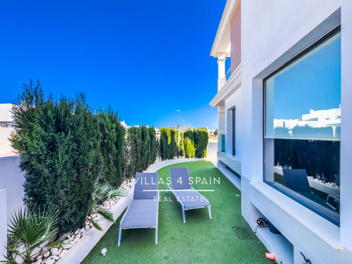 Image No.43-3 Bed Property for sale