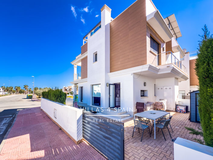 Image No.44-3 Bed Property for sale