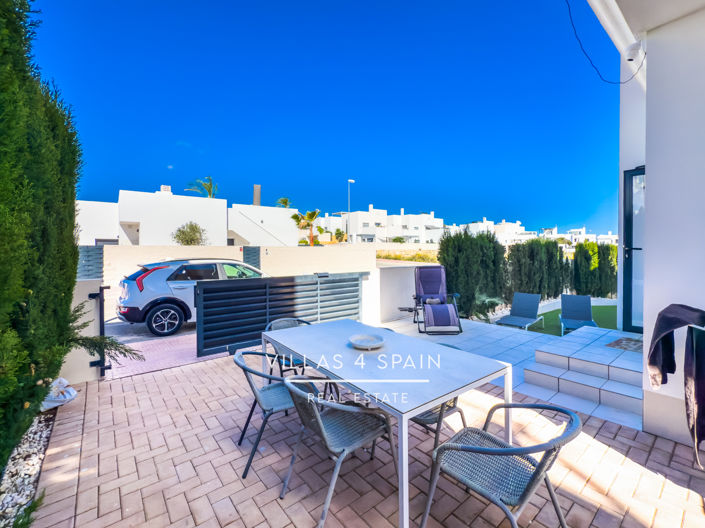 Image No.45-3 Bed Property for sale