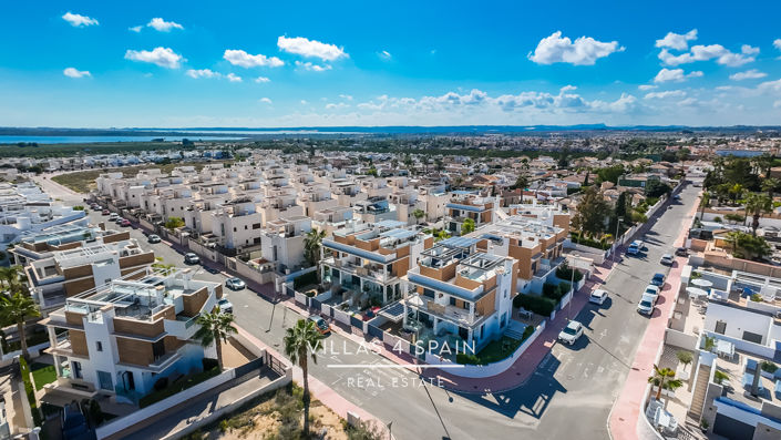 Image No.53-3 Bed Property for sale