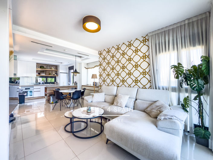 Image No.8-3 Bed Property for sale