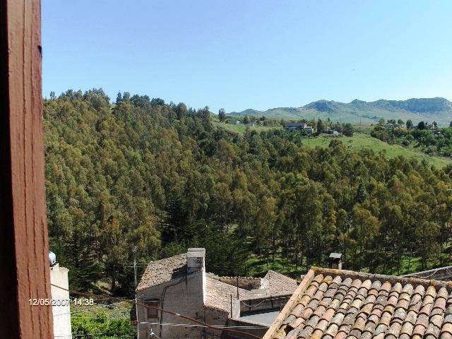 Image No.40-2 Bed Townhouse for sale