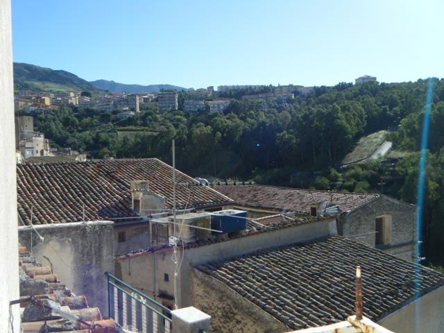 Image No.25-3 Bed Townhouse for sale