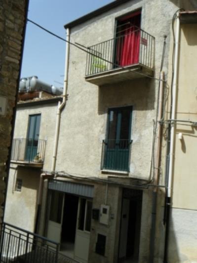 Image No.1-4 Bed Townhouse for sale