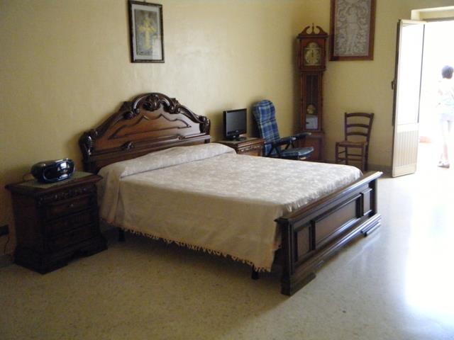 Image No.13-6 Bed Townhouse for sale