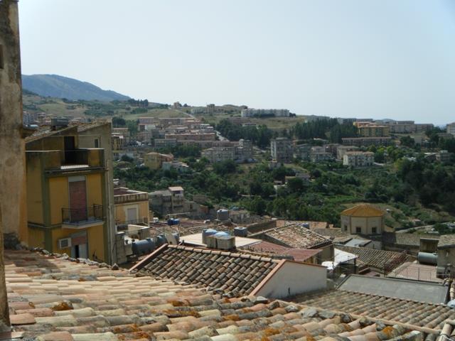 Image No.18-6 Bed Townhouse for sale