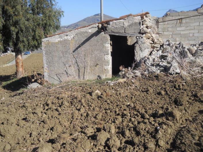 Image No.7-4 Bed Land for sale