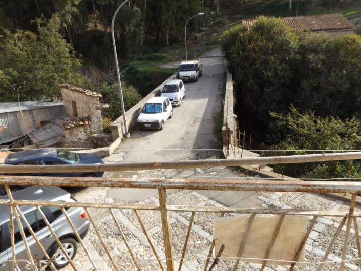 Image No.20-1 Bed Townhouse for sale