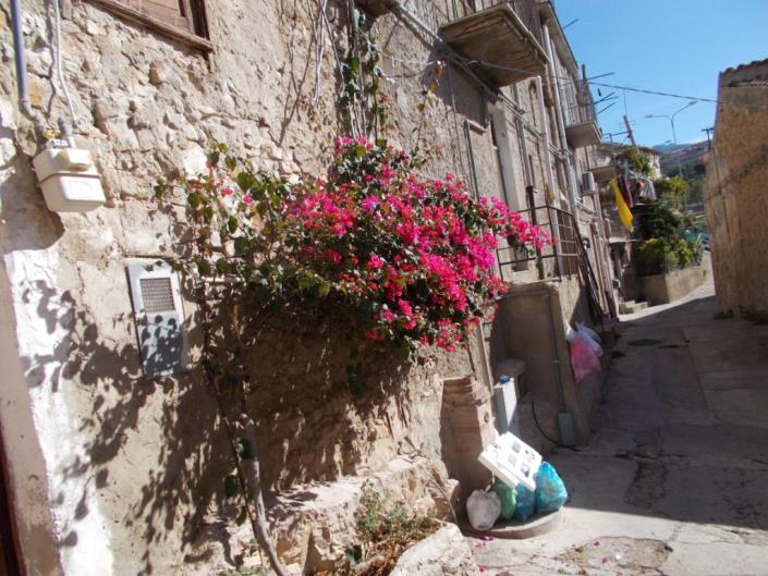 Image No.17-1 Bed Townhouse for sale