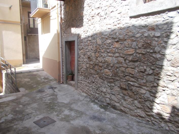 Image No.3-2 Bed Townhouse for sale