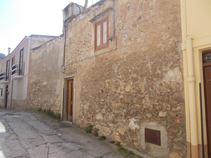 Image No.17-2 Bed Townhouse for sale