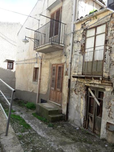 Image No.1-3 Bed Townhouse for sale