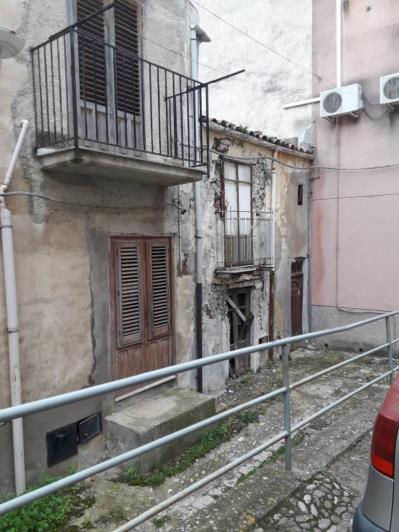 Image No.19-3 Bed Townhouse for sale