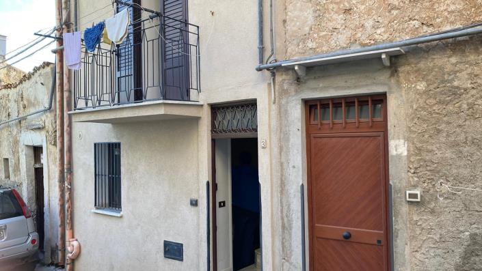 Image No.4-2 Bed Townhouse for sale