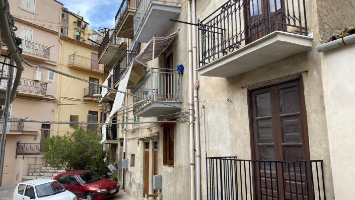 Image No.14-2 Bed Townhouse for sale