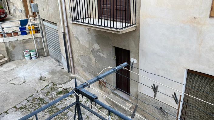 Image No.19-2 Bed Townhouse for sale