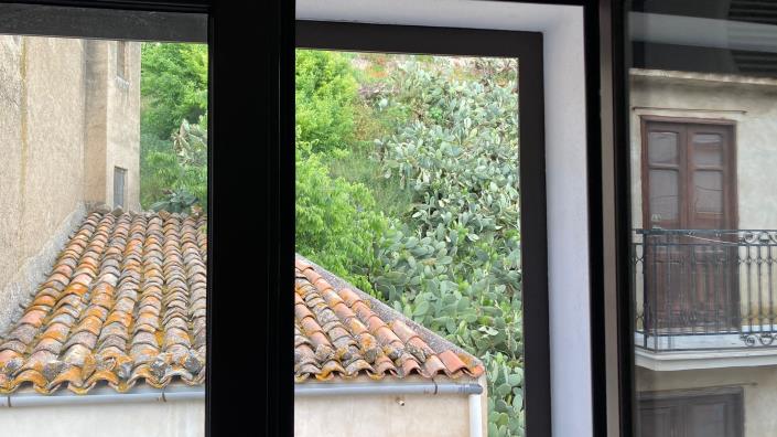 Image No.36-2 Bed Townhouse for sale