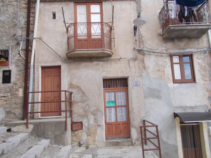 Image No.23-2 Bed Townhouse for sale