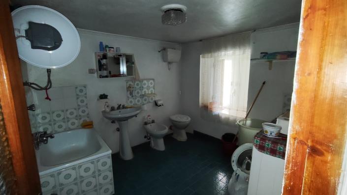 Image No.10-2 Bed Townhouse for sale