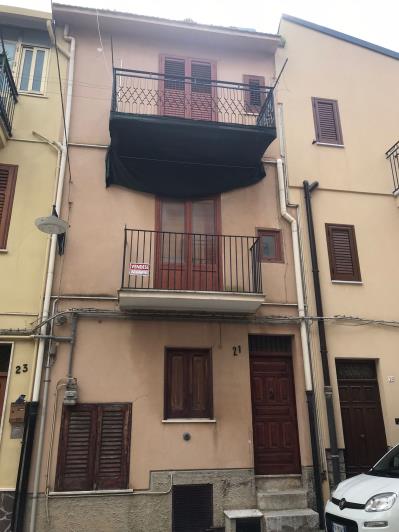 Image No.1-3 Bed Townhouse for sale