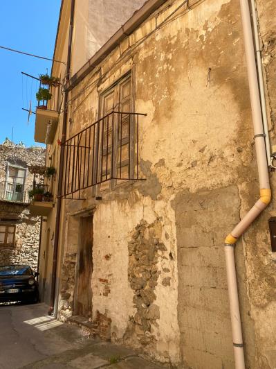 Image No.5-2 Bed House for sale