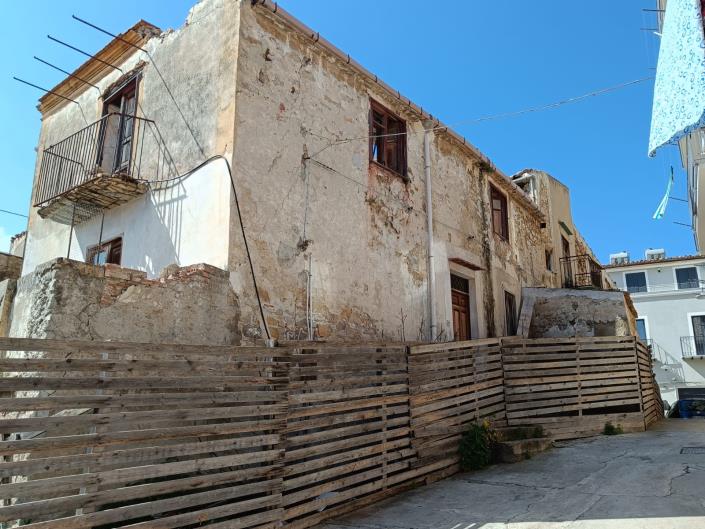 Image No.4-6 Bed House for sale