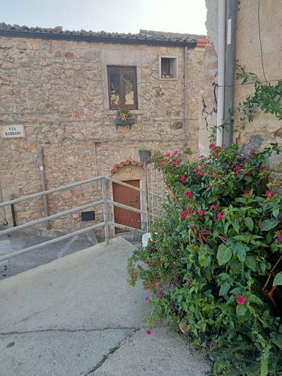 Image No.14-3 Bed House for sale