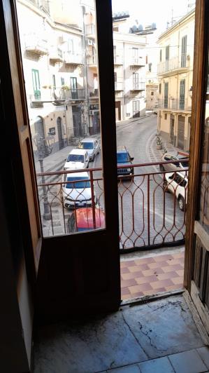 Image No.10-3 Bed House for sale