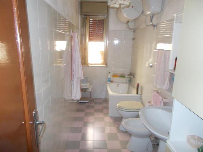 Image No.13-2 Bed House for sale