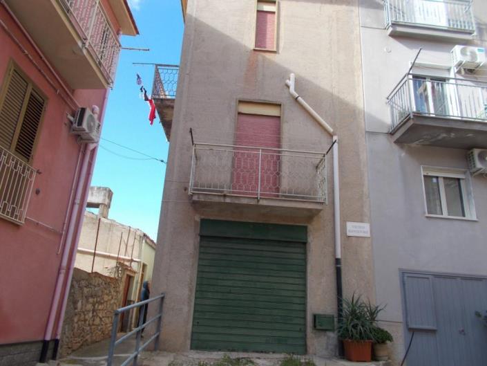 Image No.5-2 Bed House for sale